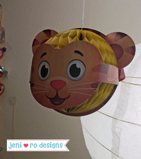 Daniel Tiger Birthday Party - Mixing store bought decor with custom ...